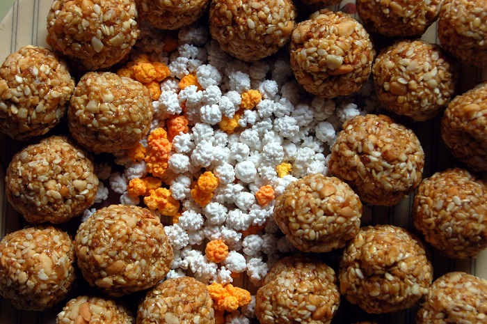 Til Ke Laddoo Indian Dessert Recipe