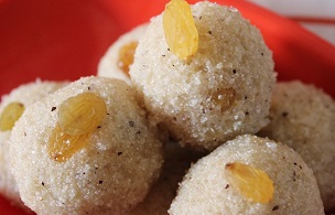 SUJI NARIYAL LADOO