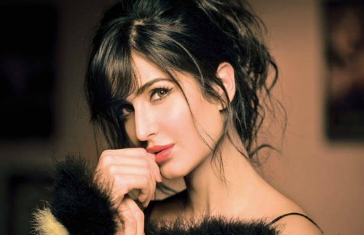 Top Kissable Lips Of Bollywood Hot Actress Seducing Poses