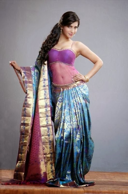 ACTRESS SHRUTHI HASSAN IN SAREE