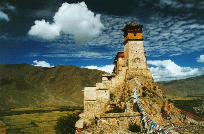 10 Amazing Buddhist Monasteries