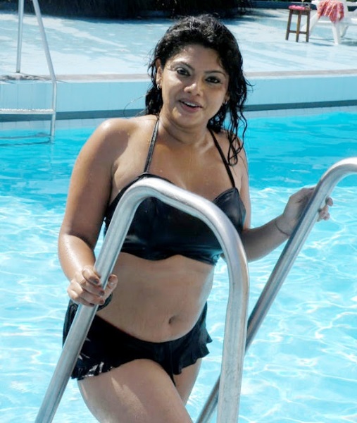 bhojpuri-bikini-actress