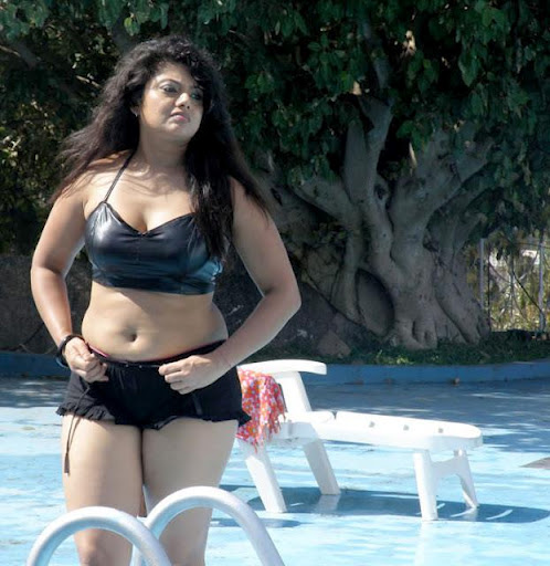 bhojpuri-bikini-actress