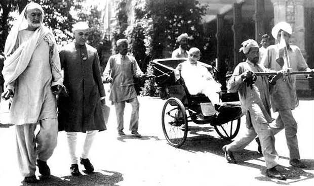 hand-pulled-rickshaws-of-kolkata