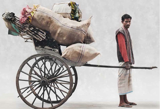 hand-pulled-rickshaws-of-kolkata