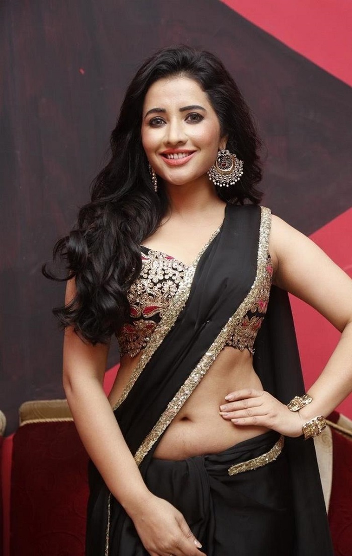 niir-arora-actress-hot-saree-navel-show