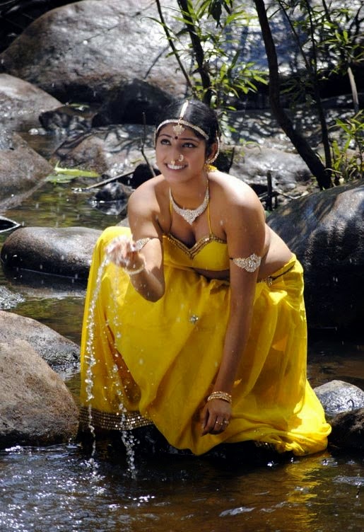 Super Hot Actress Navel And Thigh Show