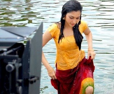 Wet Scene of Tamil Actresses in shooting spot