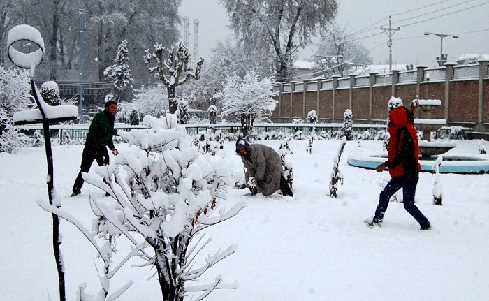 Srinagar (Kashmir) Experience Snowfall in India