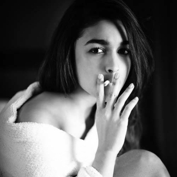 10 Hot Pics of Alia Bhatt She's hotter than you think! | Welcomenri