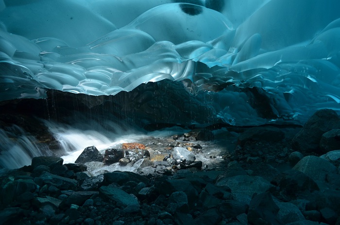 मेंड़ेंन्हाल बर्फीली गुफाएं | Mendenhall Ice Caves