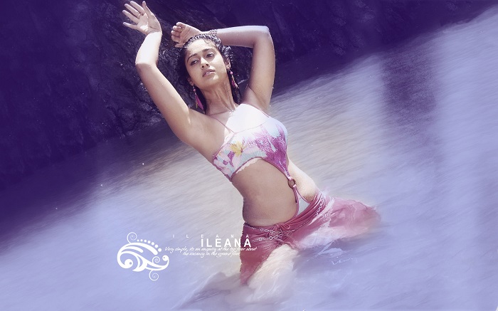 Wet South Indian Actresses Ileana D'Cruz In Beach