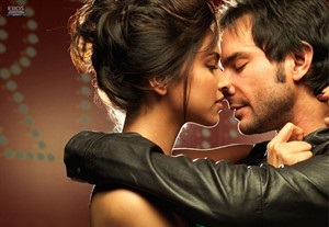 saif ali khan deepika padukone romantic scene in love aajkal