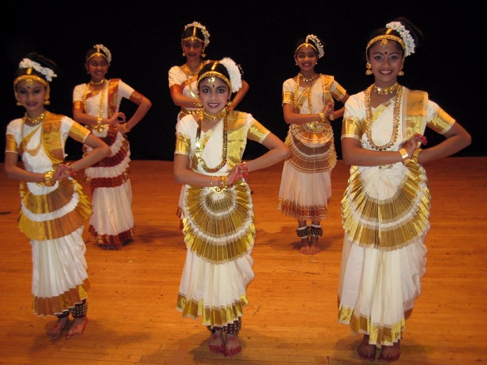 Mohiniyattam – Kerala