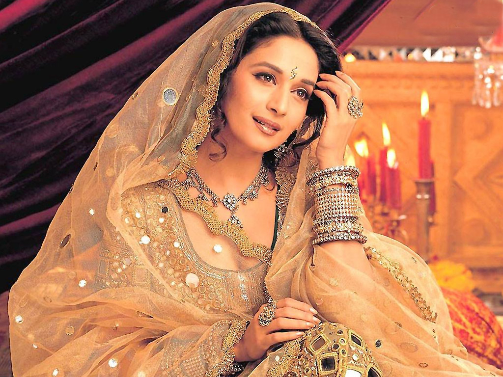 Madhuri Dixit Ki Gand - Top 10 Most Iconic Bollywood Actress